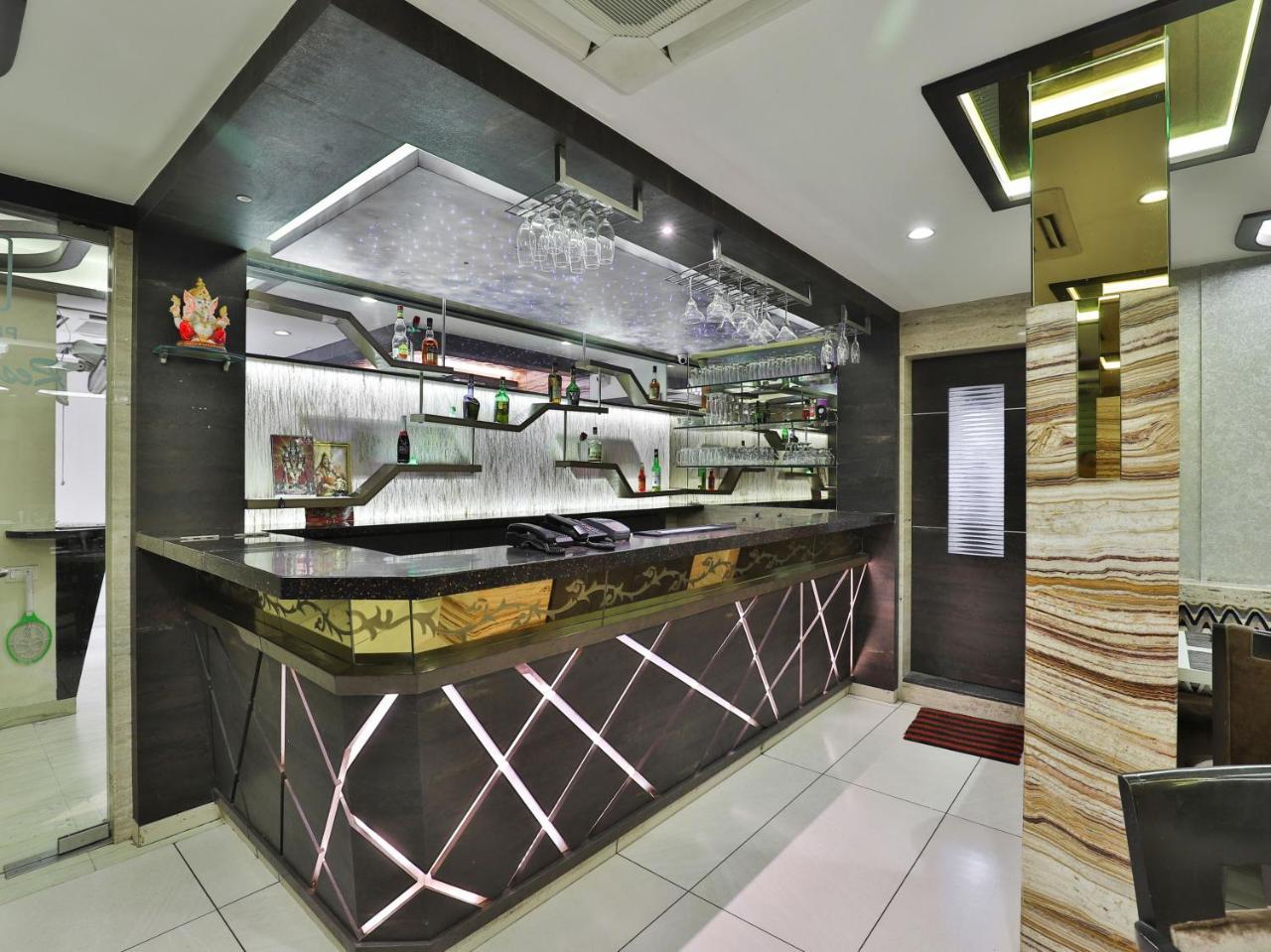 Oyo 17332 Hotel Nana'S Daman Exterior photo