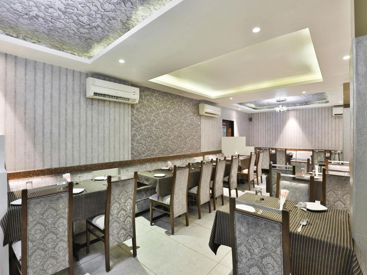 Oyo 17332 Hotel Nana'S Daman Exterior photo
