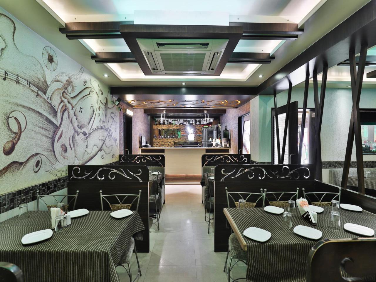 Oyo 17332 Hotel Nana'S Daman Exterior photo